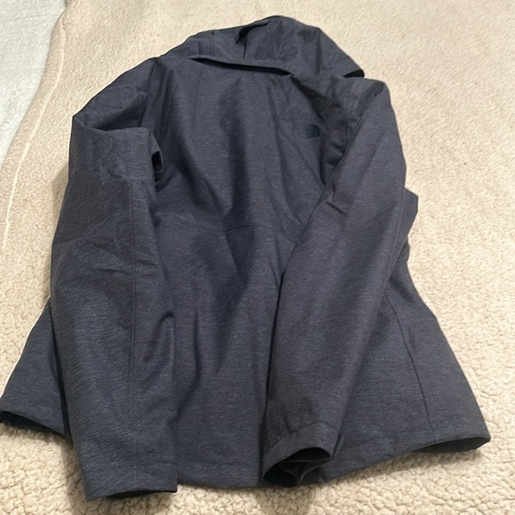 Women’s North Face Ski/Snowboard coat - Picture 14 of 15